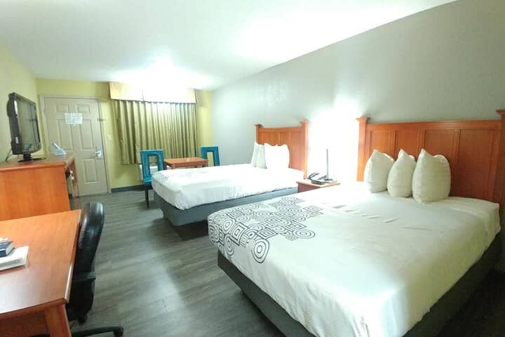 Room 8 of 32