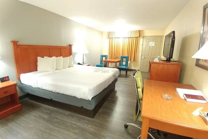 Room 6 of 32