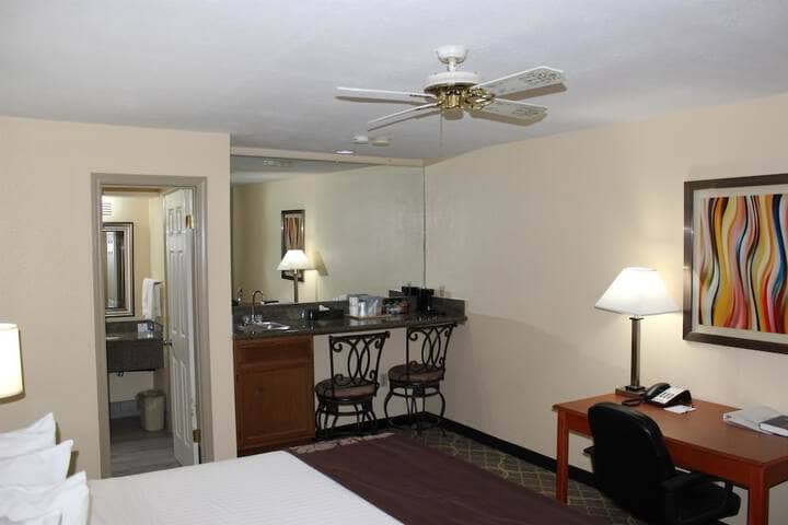 Room 4 of 32