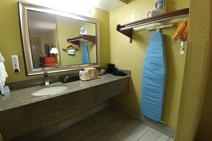 Room 26 of 32
