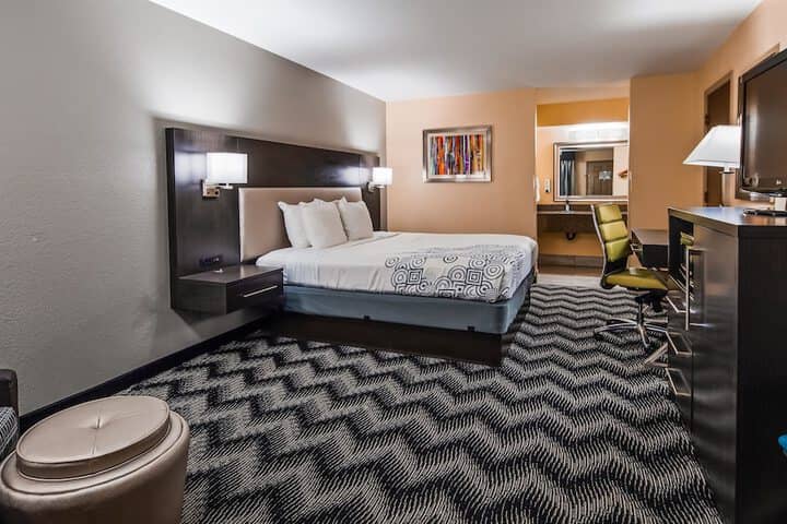 Room 14 of 32